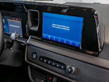 Ford Tourneo Courier 1.0 Titanium Kamera Navi ACC