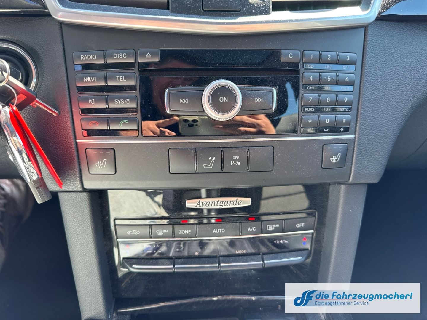 Fahrzeugabbildung Mercedes-Benz E 200 CGI BlueEfficiency Navi Bi-Xenon Kurvenlic