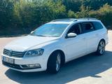Volkswagen Passat 2.0 TDI DSG 4M 125kW Highline BM Vari... - Volkswagen Passat aus 2011: Kombi