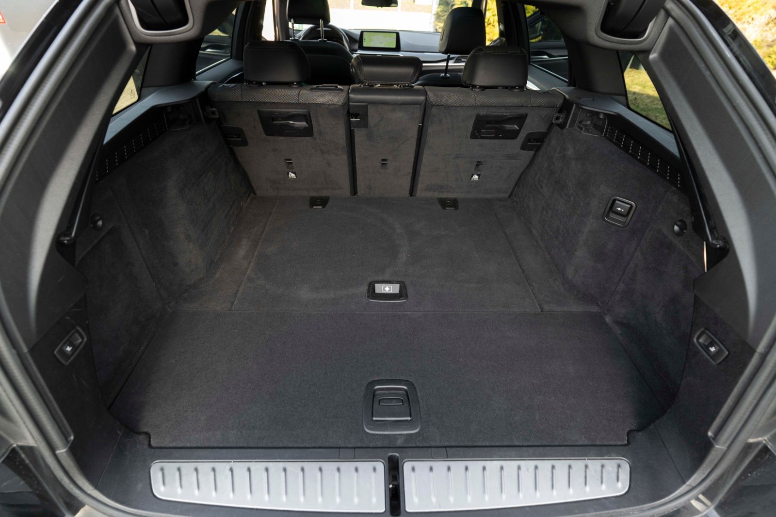 Fahrzeugabbildung BMW 520d xDrive SPORT SHADOW ACC LED H&K 360° TOTW