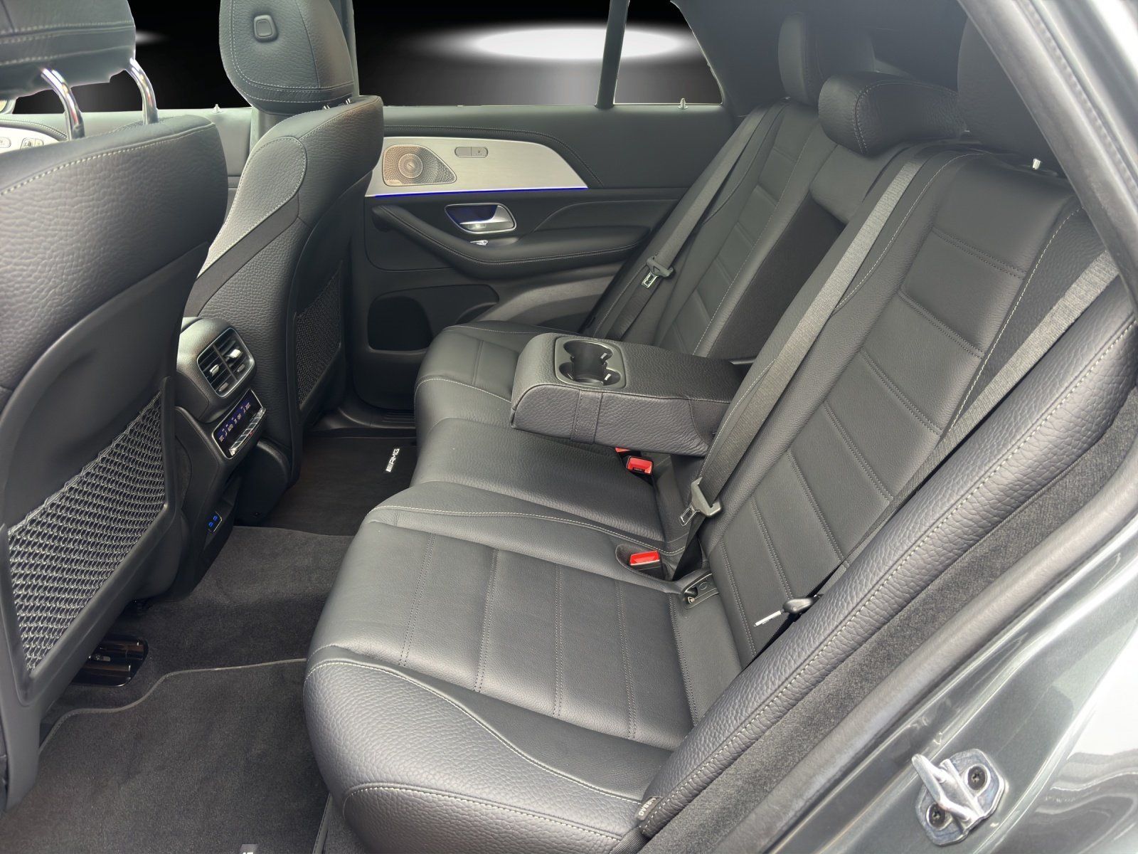 Fahrzeugabbildung Mercedes-Benz GLE450d AMG Prem+ E-Active DISTR Pano AHK Standh