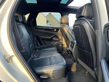 Porsche Cayenne - 12