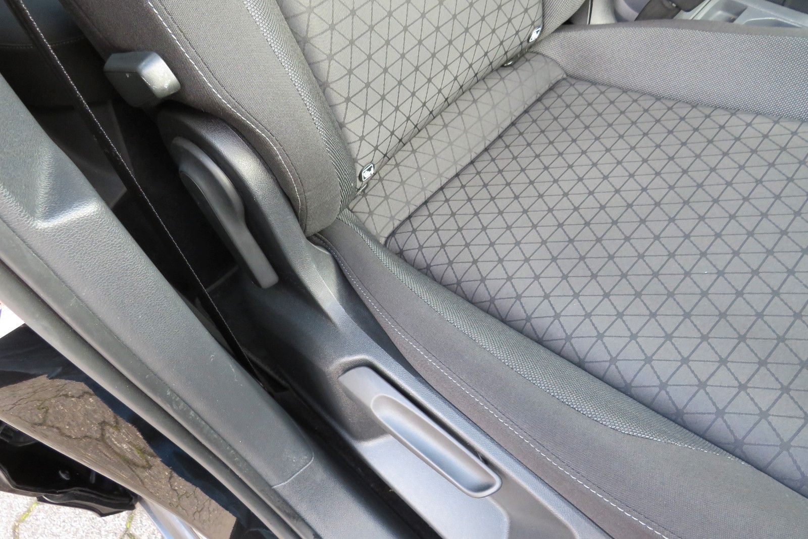 Fahrzeugabbildung Volkswagen T-Cross Life NAVI PDC SITZH DIGITAL-COCKPIT PRO