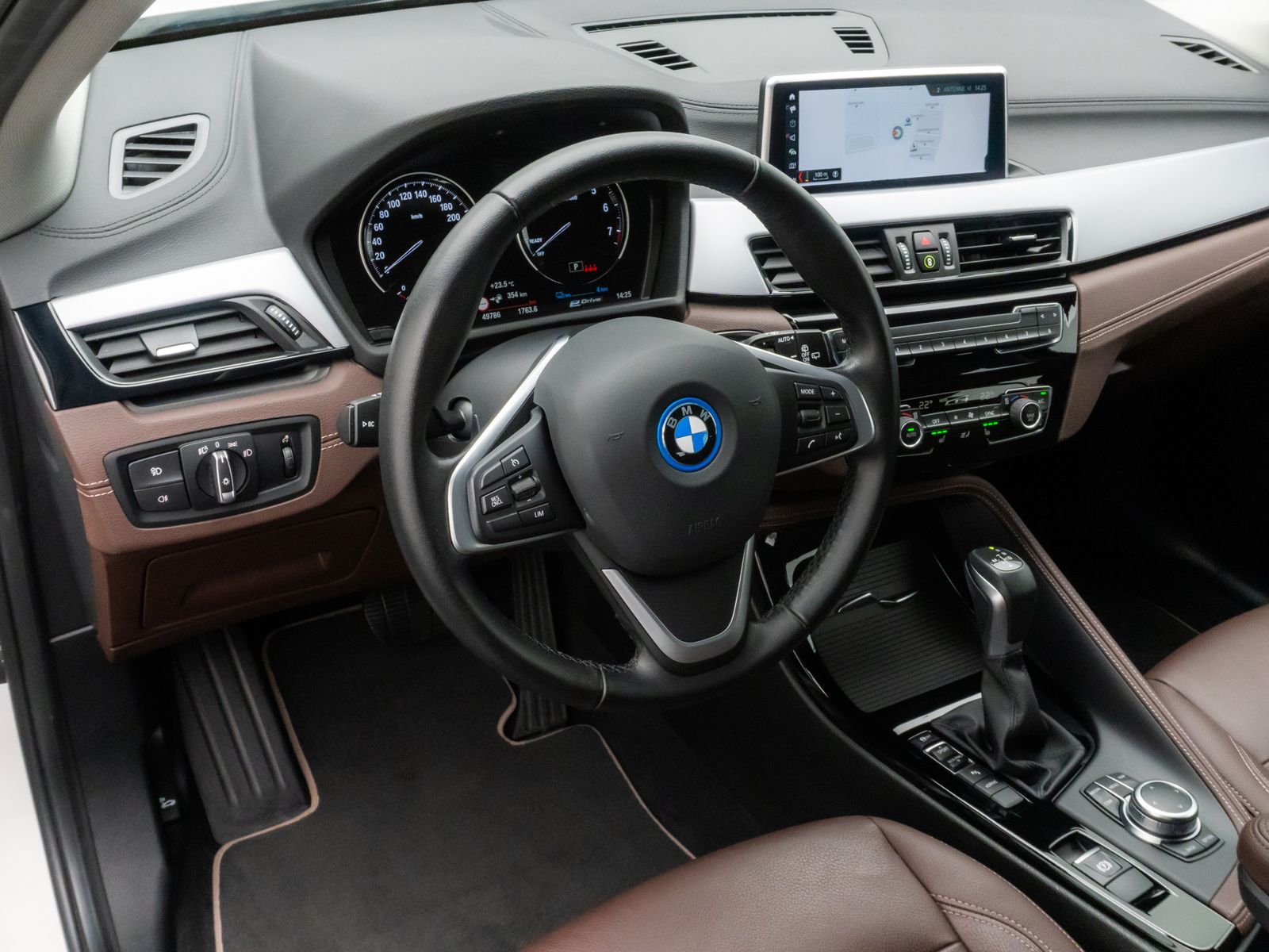 Fahrzeugabbildung BMW X2 xD25e  Advantage DAB Kamera LED Leder 18Zoll
