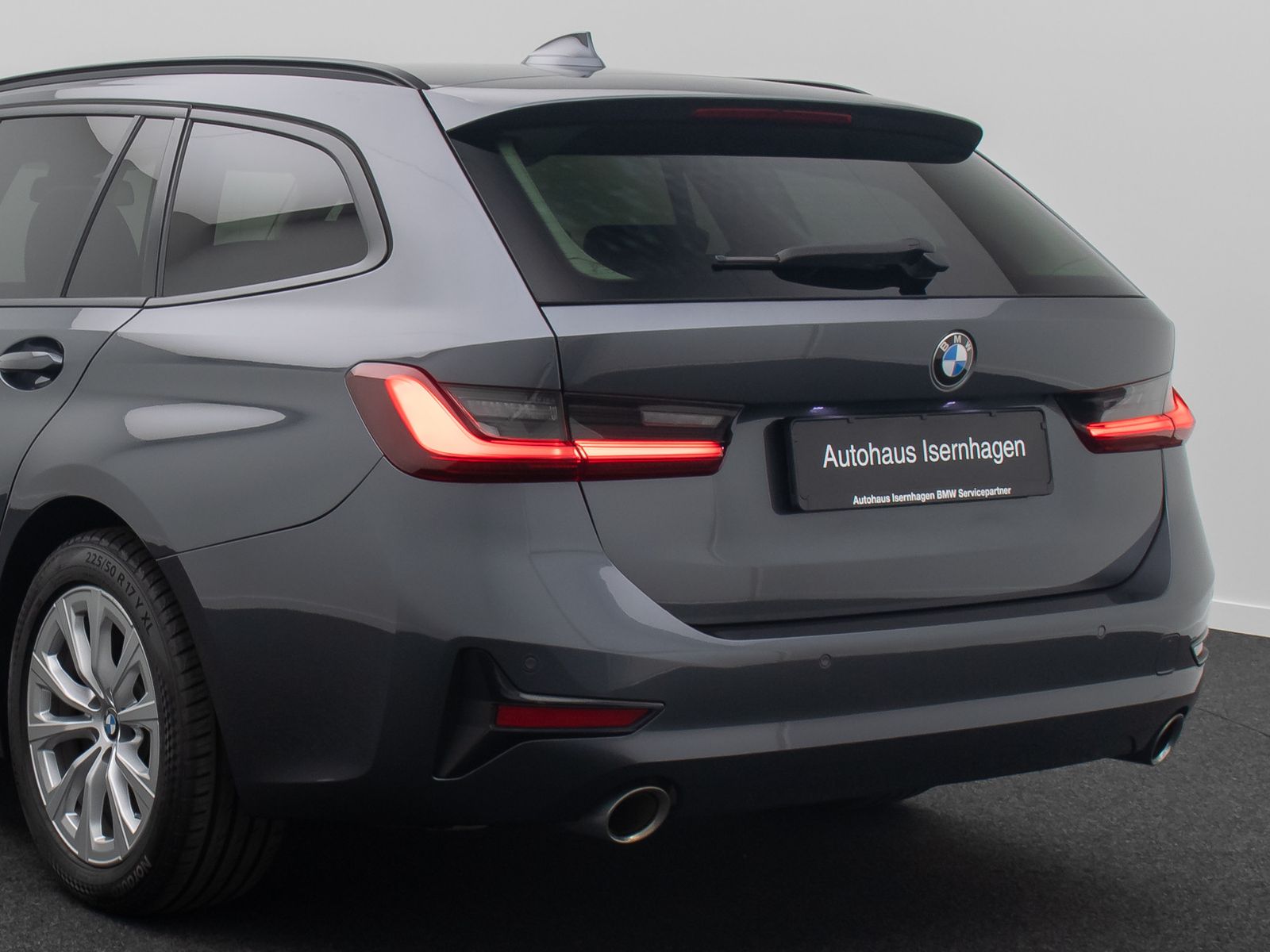 Fahrzeugabbildung BMW 318i GeschwindigReg DAB Alarm PDC LED CockpitPro