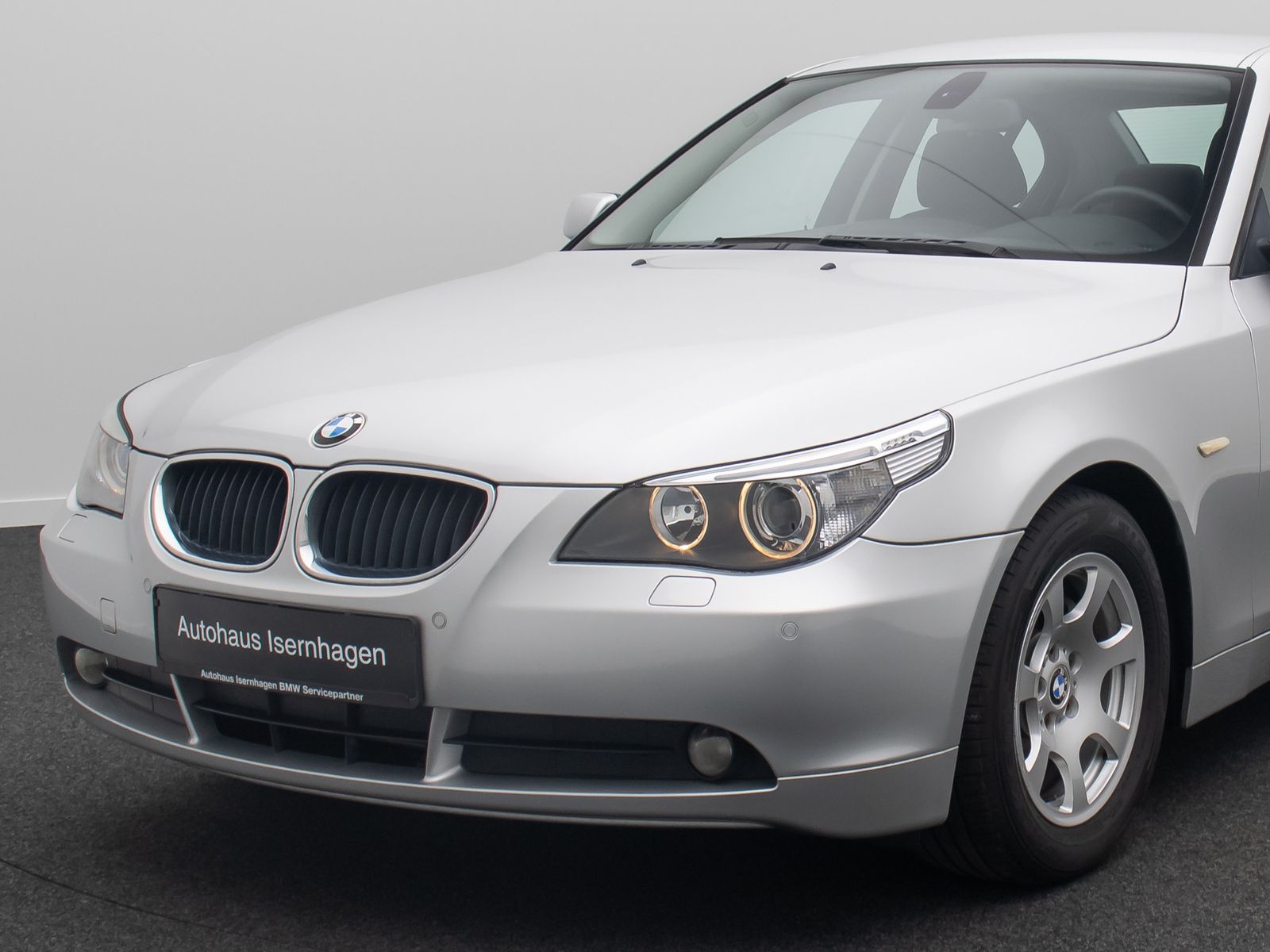 Fahrzeugabbildung BMW 520i GeschwindigReg PDC AHK Alarm Memory Xenon