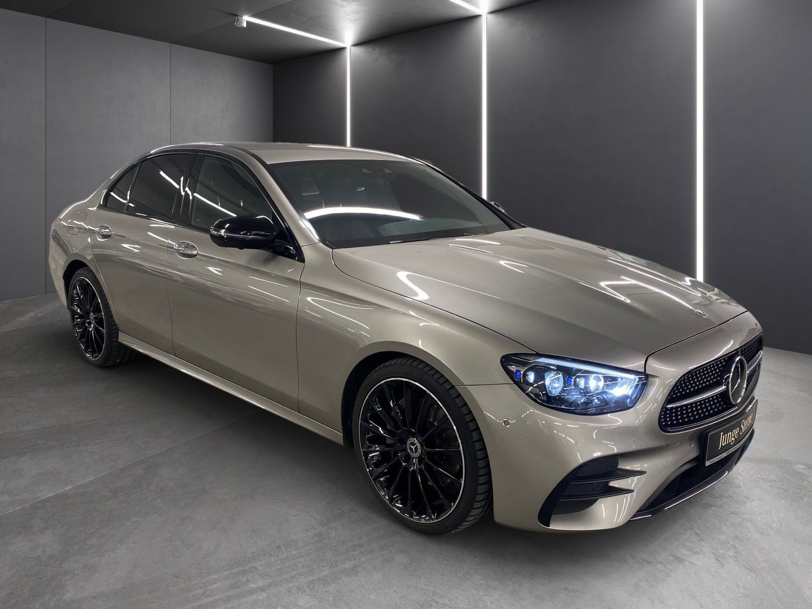 Fahrzeugabbildung Mercedes-Benz E 220 d AMG Distronic*360°*Standheizung*Memory*