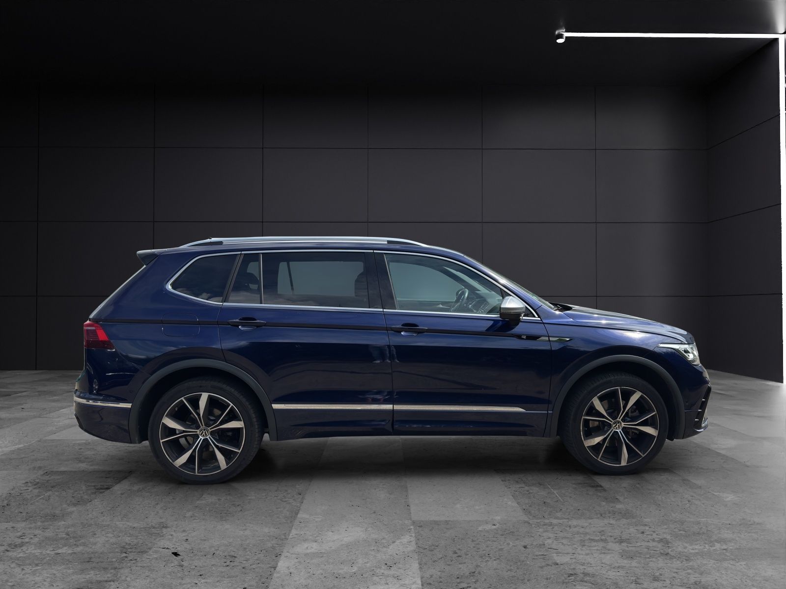 Fahrzeugabbildung Volkswagen Tiguan Allspace TDI R-Line 4M DSG MATRIX AHK RFK