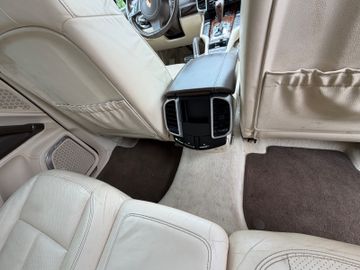 Porsche Cayenne - 8