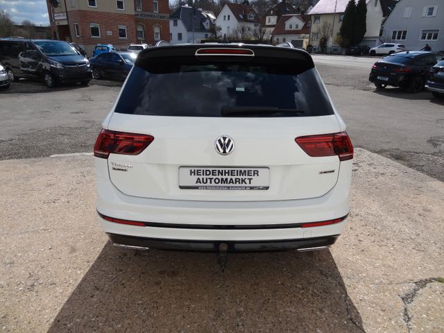 Fahrzeugabbildung Volkswagen Tiguan Allspace/2 x R-Line/Navi/AHK/DSG/Allrad/