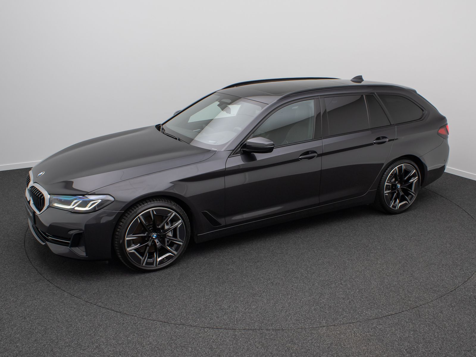 Fahrzeugabbildung BMW 540d xD Panorama Massage DAB H/K HUD AHK 20Zoll