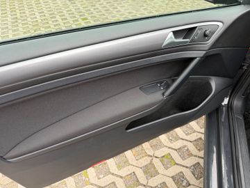 Volkswagen Golf - 8