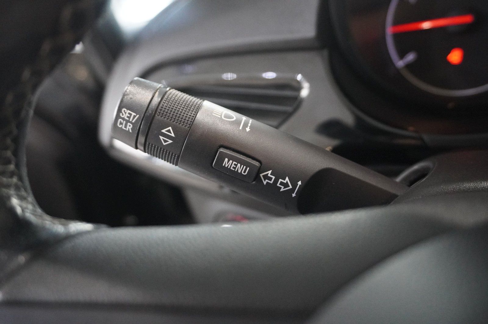 Fahrzeugabbildung Opel Corsa E 1.4T DRIVE 3-TÜR KLIMA/SHZ/PDC/TEMP./LHZ