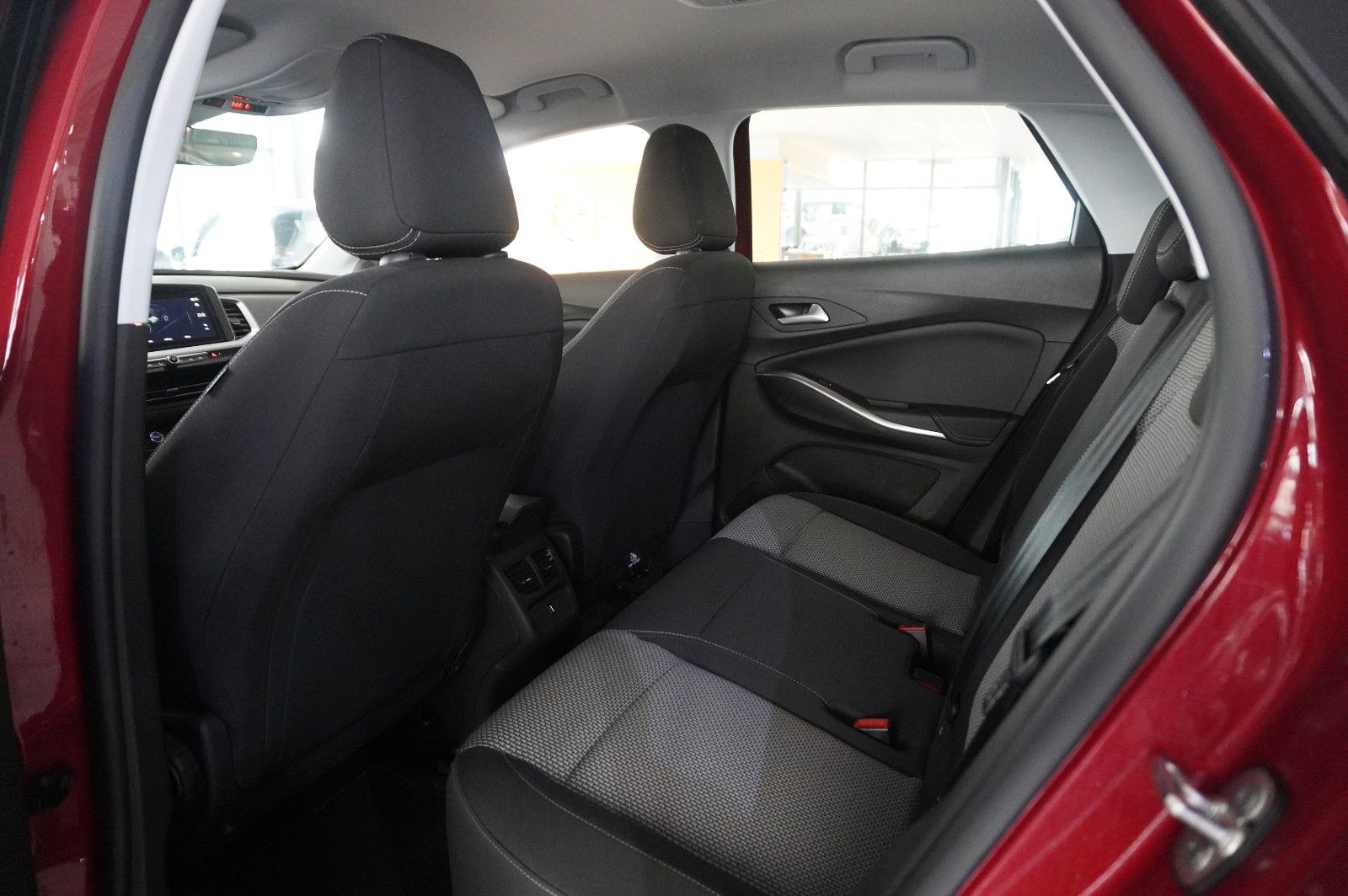 Fahrzeugabbildung Opel Grandland (X) 1.6T EDITION HYBRID NAVI/LED/VIRT.