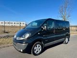 Renault Trafic 2.0 l Passenger Black Edition Navi - Renault Trafic mit Diesel-Antrieb: Kombi, 2.0
