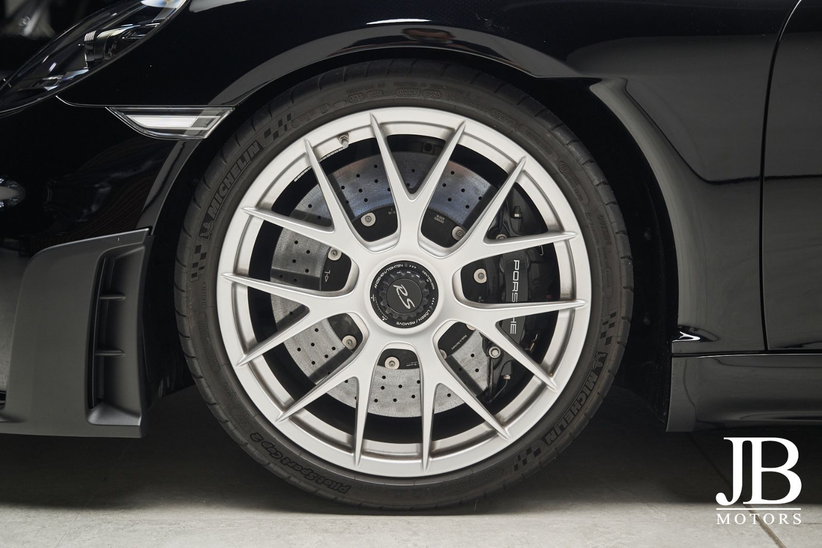 Fahrzeugabbildung Porsche Spyder RS Weissach PCCB Lift Magnesium Chrono