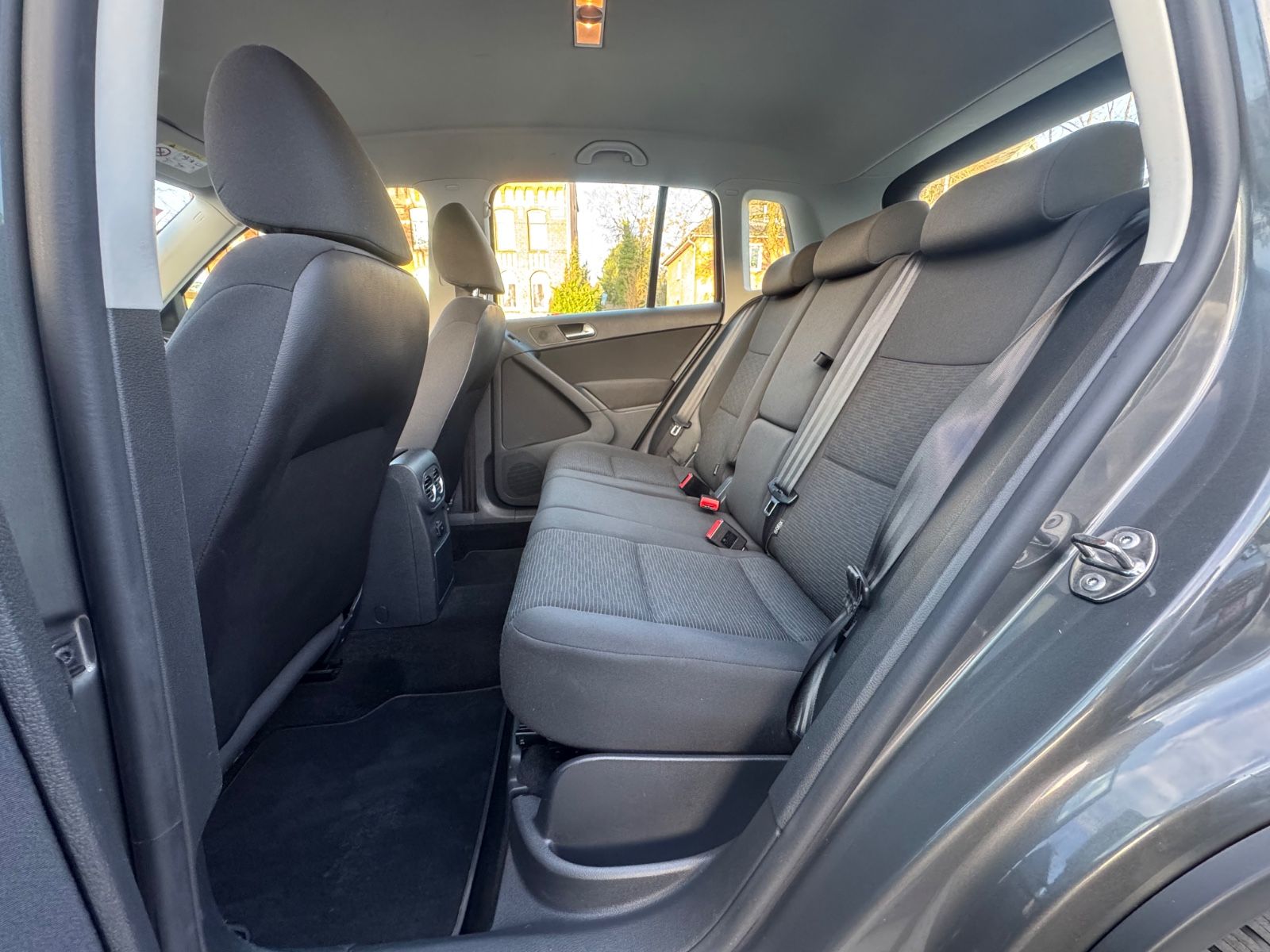 VW-Tiguan *Sithz*NAVI*Temp*PDC*2-Z.Klima*AHK*