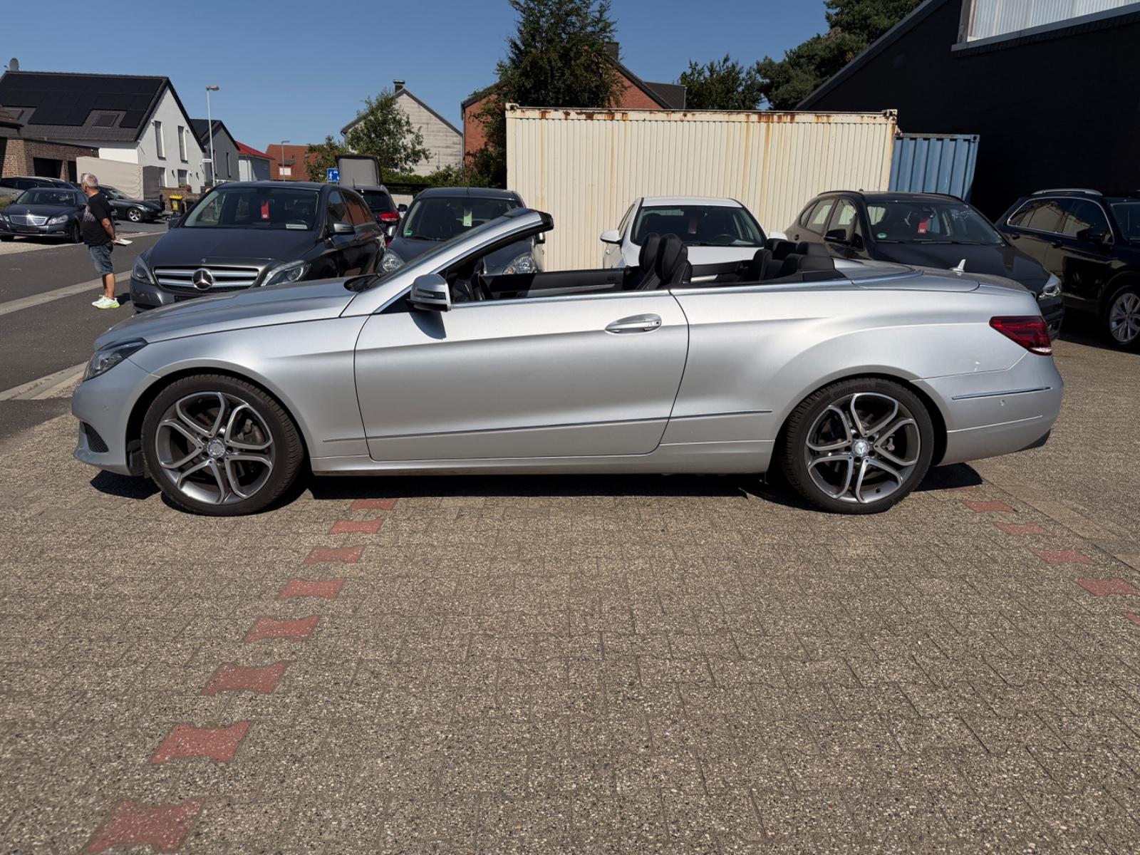 Mercedes-Benz E 200 Cabrio SPORTPAKET Leder Sportsitze 1HD LED