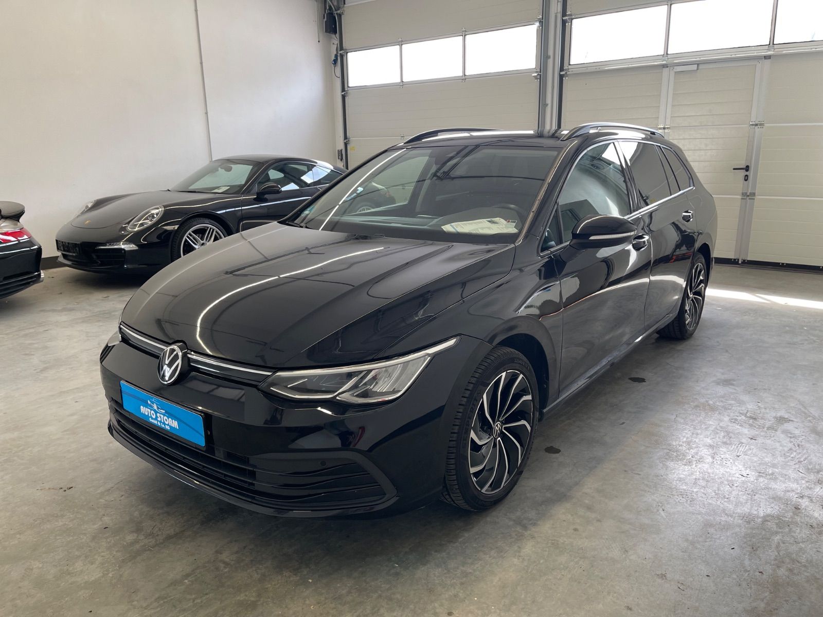 Volkswagen Golf - 1
