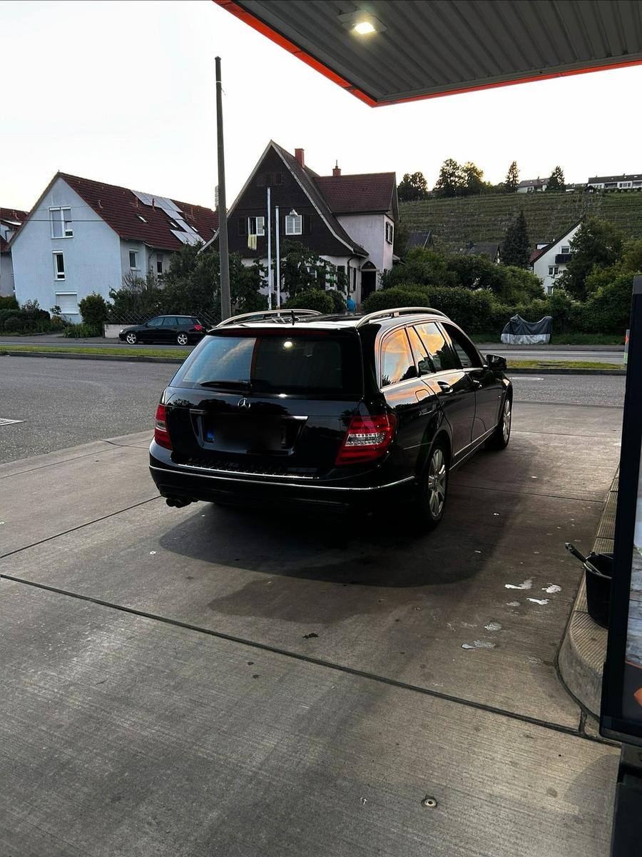 Mercedes-Benz C180 2011 — engine 154 HP (113kW)