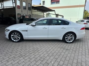 Jaguar XF - 4