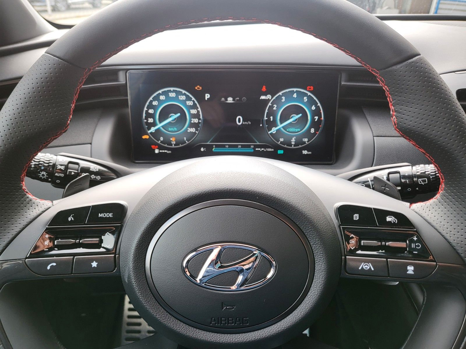 Fahrzeugabbildung Hyundai TUCSON 1.6 T-GDi 180PS DCT 48V 4WD N-LINE PANO