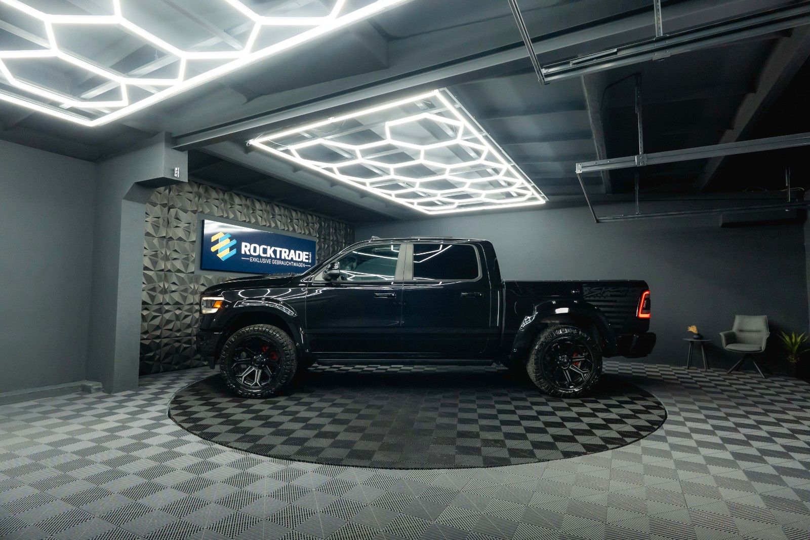 Fahrzeugabbildung Dodge RAM 5.7 V8 HEMI 4x4 NIGHT LARAMIE *Pano*RAMBOX*