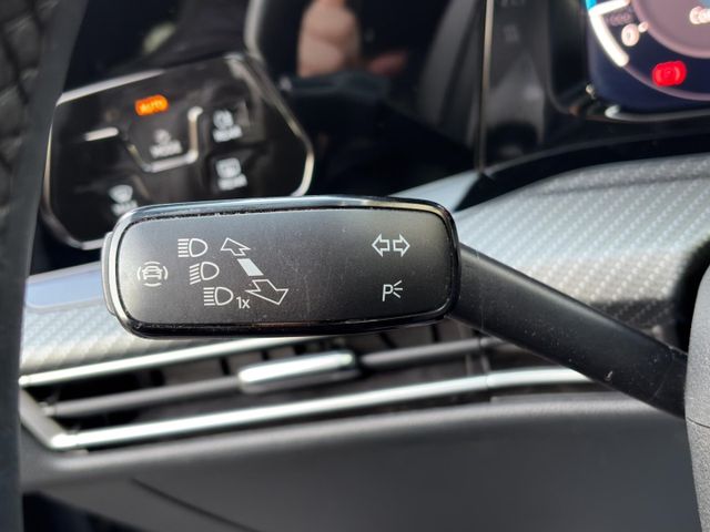 Volkswagen Golf R-Line 1.5 TSI °LED°ACC°Navi°SHZ°PDC°