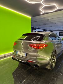 Alfa-Romeo Stelvio - 7