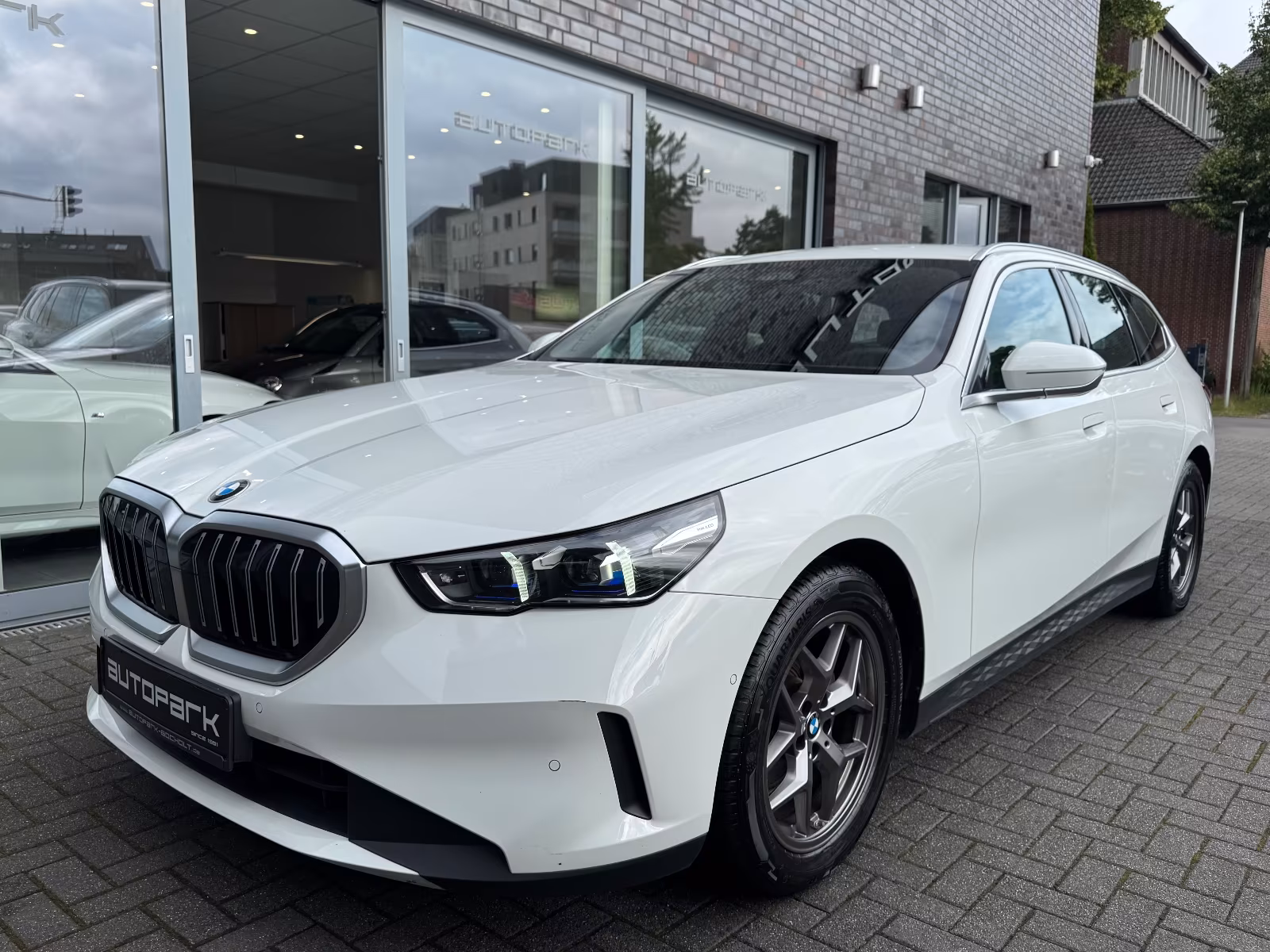 BMW 520d Touring Adapt.LED NAVI LEDER KAMERA DRIV.AS