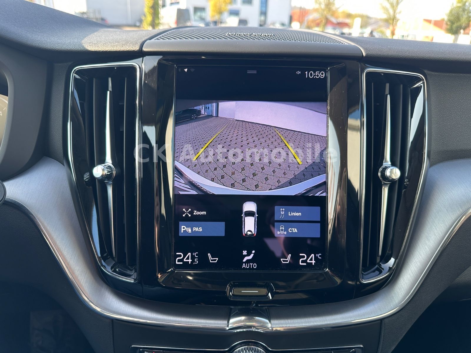 Fahrzeugabbildung Volvo XC60 B4 Momentum Pro AWD/Navi/Leder/Pano/LED/Kam