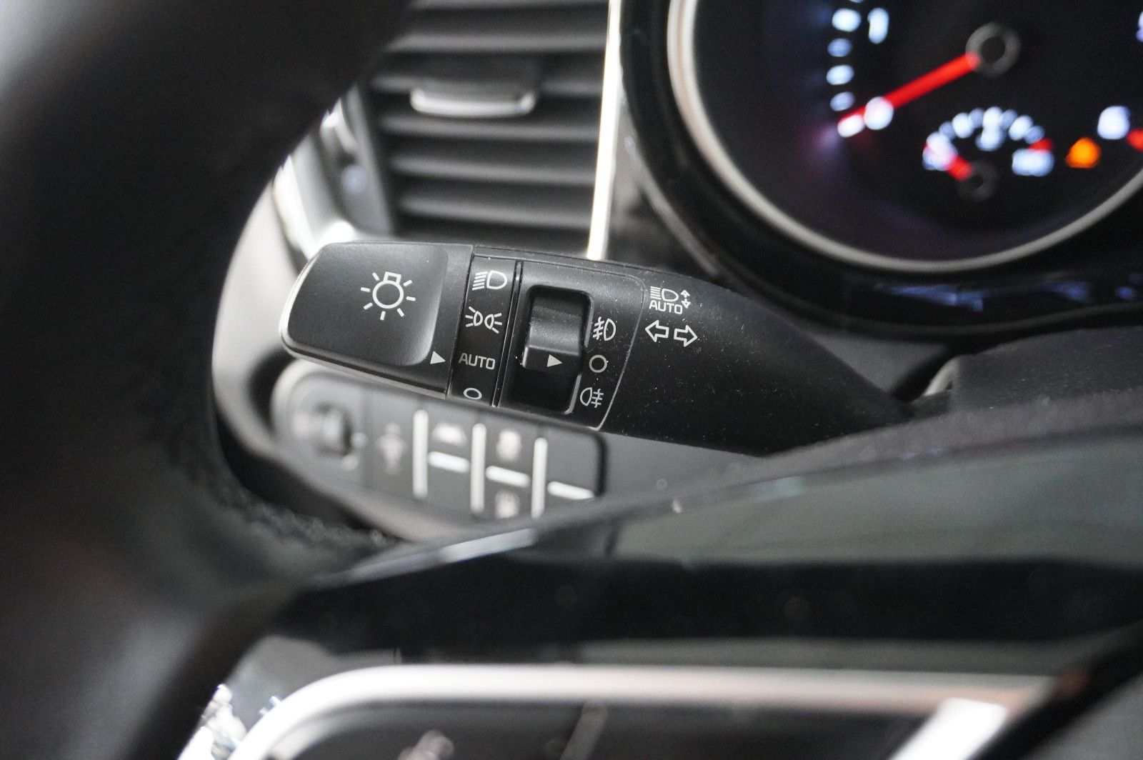Fahrzeugabbildung Kia cee'd Sportswagon 1.6 CRDI DCT NAVI/LED/KAMERA