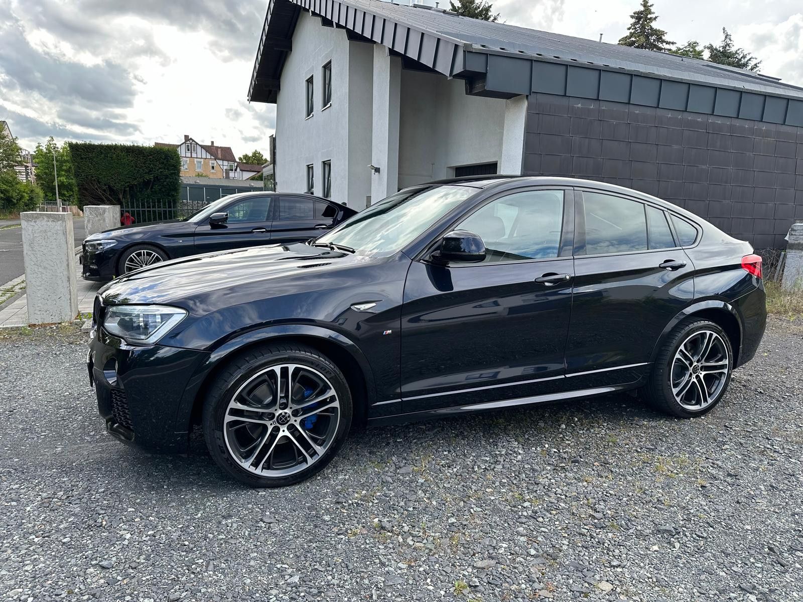 Fahrzeugabbildung BMW X4 xDrive 30 d M Sport Paket+Leder+Navi+Kamera
