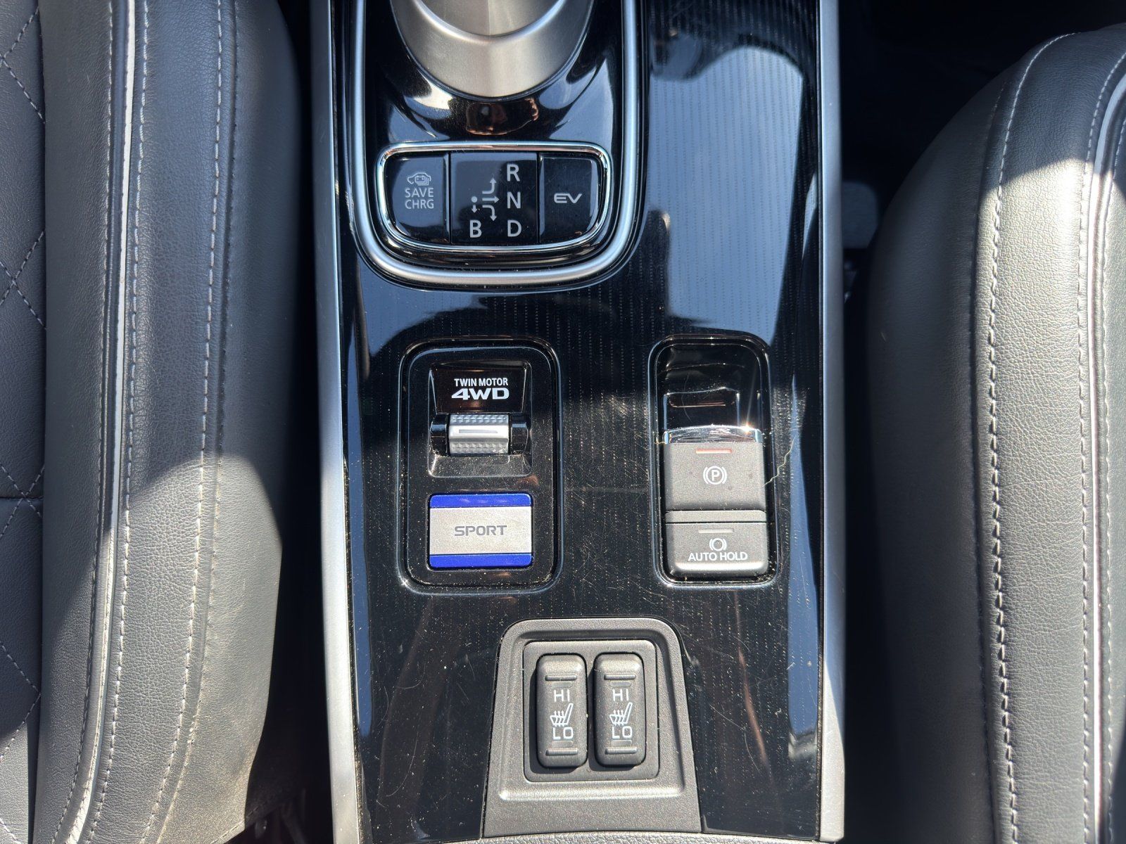Fahrzeugabbildung Mitsubishi Outlander 2.4 PHEV Plug-in Hybrid Top 4WD/VOLL/