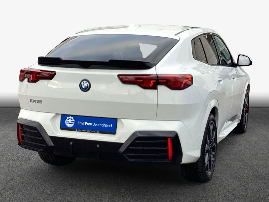BMW iX2 xDrive30 225 kW 5-türig (Strom) foto 2