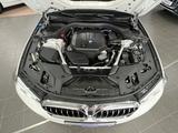 BMW 520d Touring AMB+ACC+HuD+Panorama+Park+HaKa+SH - BMW 520 mit Diesel-Antrieb: Panorama-Dach