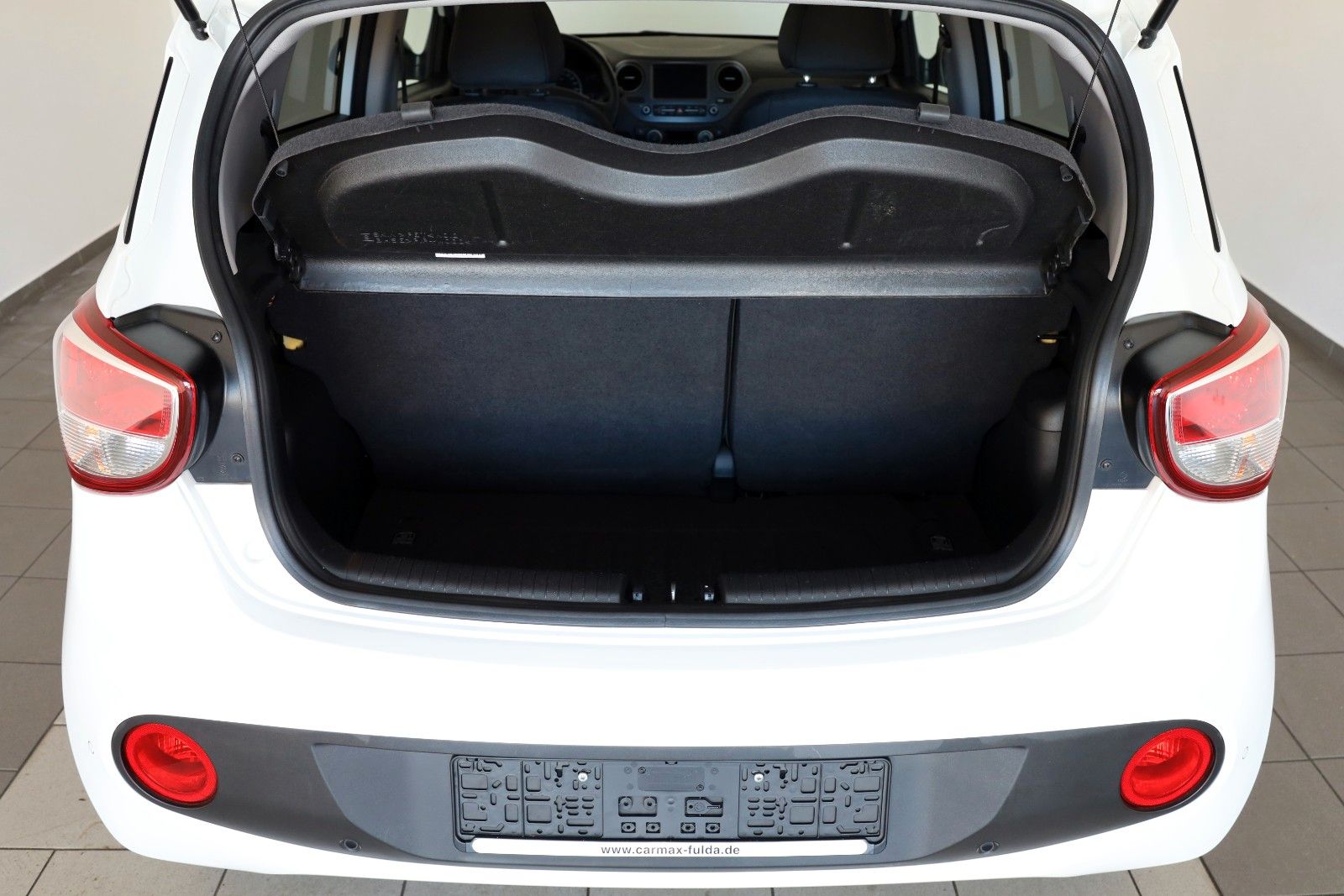 Fahrzeugabbildung Hyundai i10 YES! Plus,Autom.,Navi,SH, PDC, 8fach bereift
