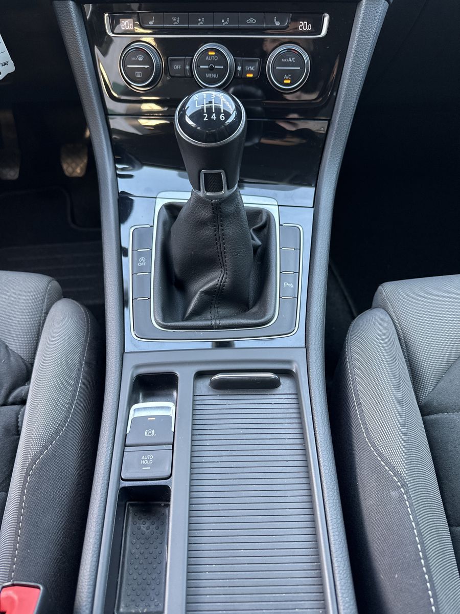 Fahrzeugabbildung Volkswagen Golf Variant 2.0 TDI Highline NAV+LED+ACC+SHZ+PP