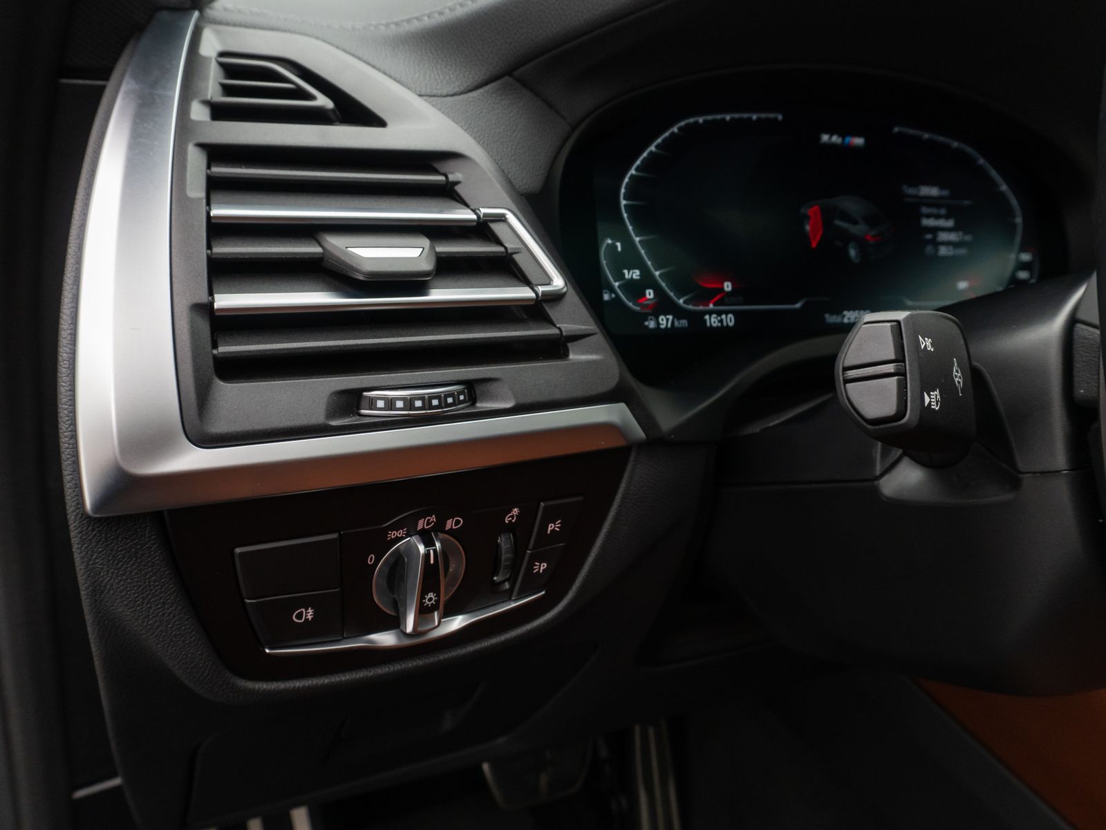 Fahrzeugabbildung BMW X4 M Competition HUD Kamera DAB Panorama 21Zoll