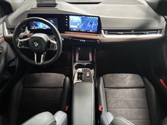 Fahrzeugabbildung BMW 218i Active Tourer--Pano/DrivingProf/eSitze/19LM