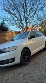 Skoda Rapid 1.6 TDI 8x Alufelgen - Skoda Rapid in Dresden