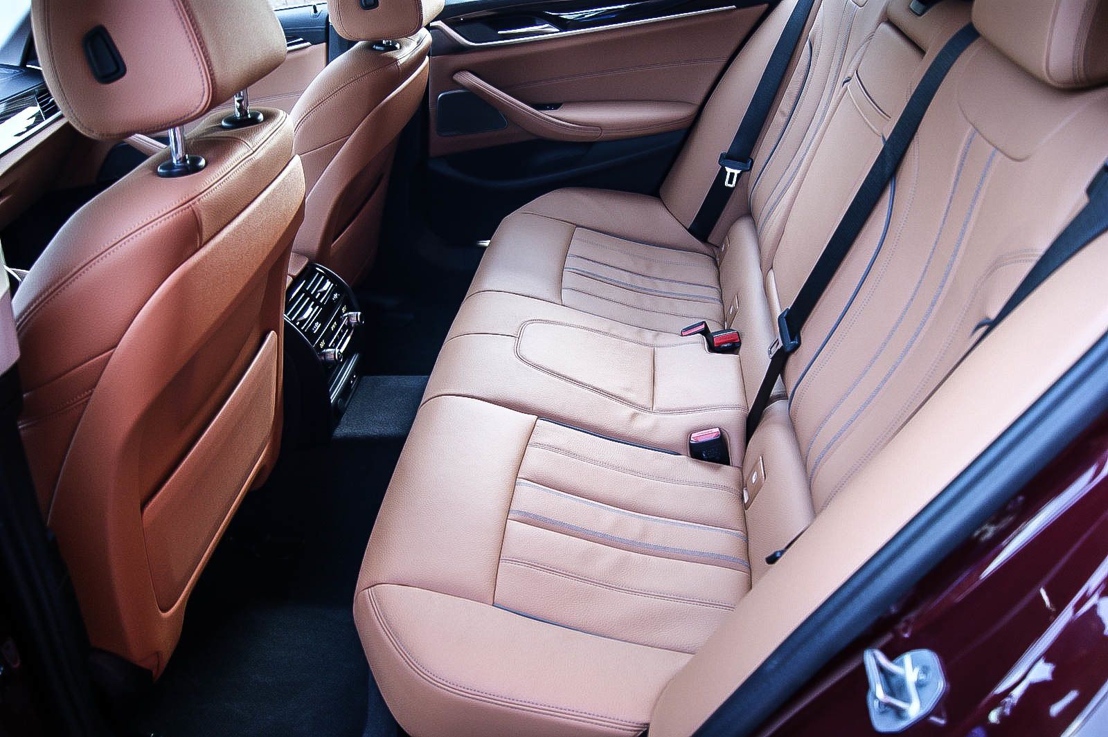 Fahrzeugabbildung BMW 530 d Touring H&K SOUND PANORAMA AVENTURINROT 3