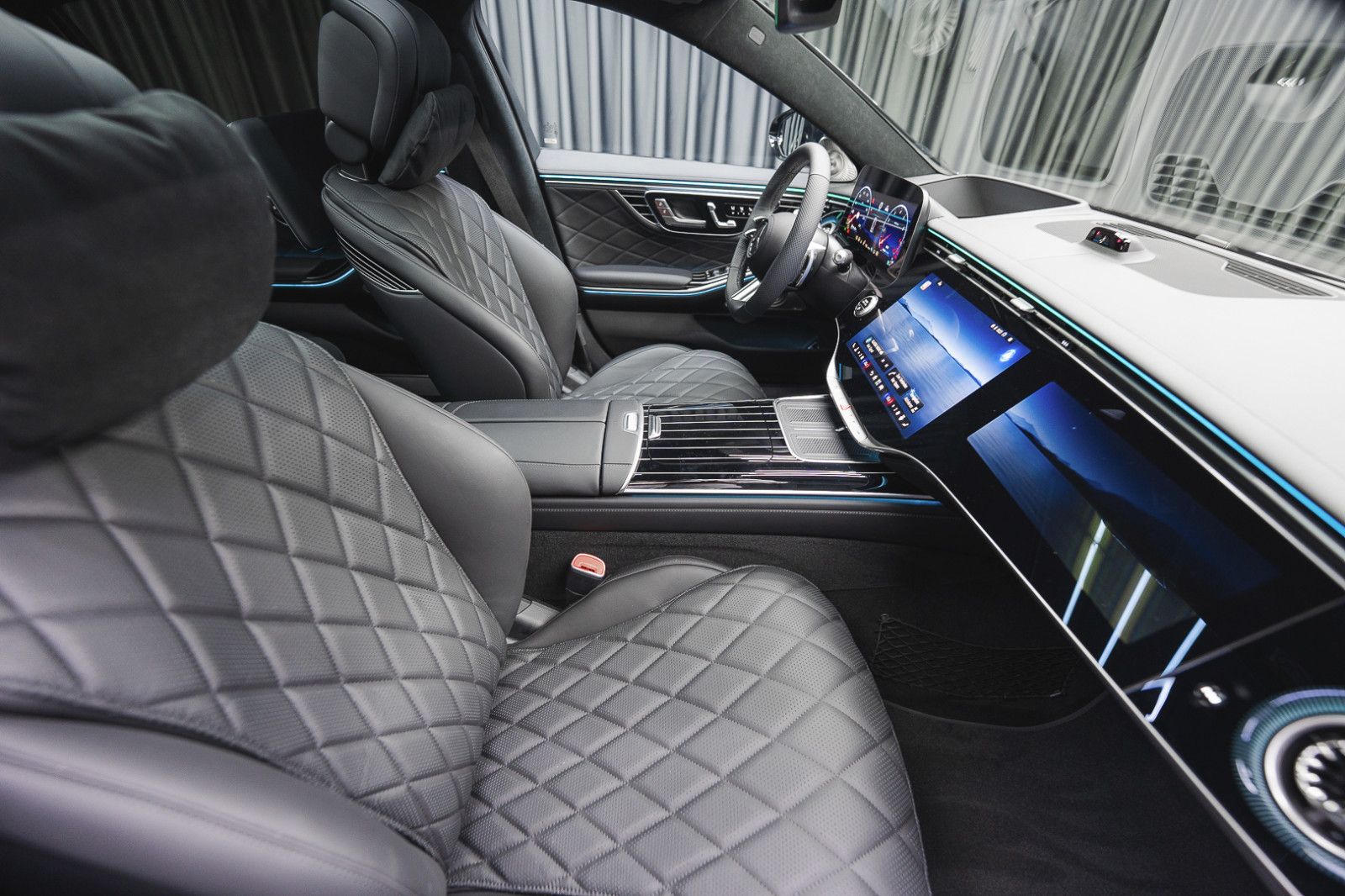 Fahrzeugabbildung Mercedes-Benz S 450 4M Lang MY27 Facelift AMG Plus Fond TV