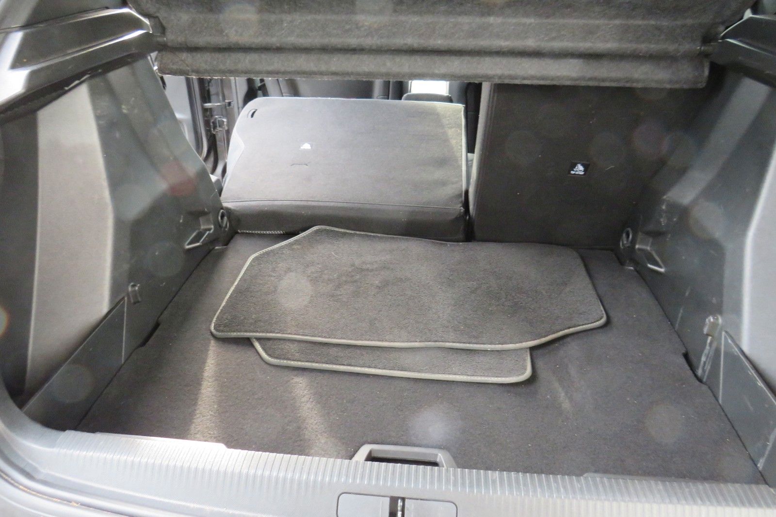 Fahrzeugabbildung Peugeot 2008 GT 1.2 PURETECH NAVI KAMERA PDC ACC 1.HAND