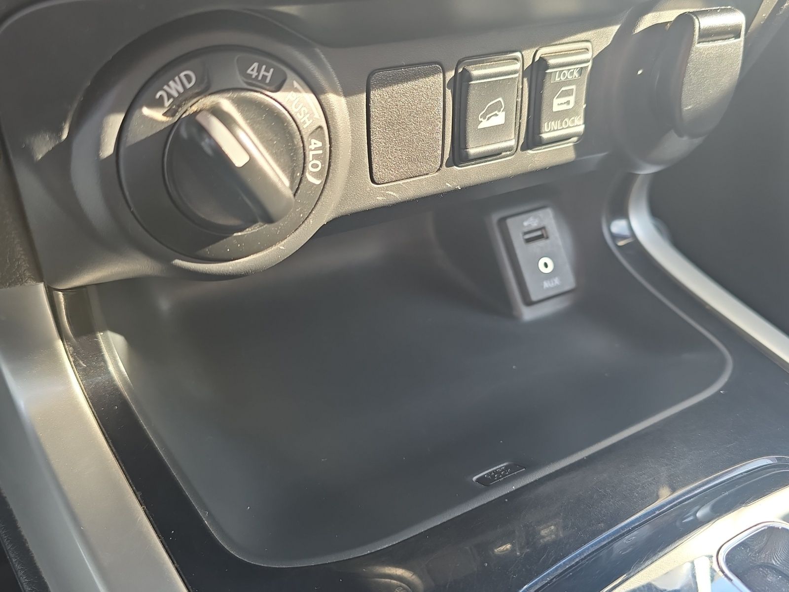 Fahrzeugabbildung Nissan Navara NP300 Tekna Double Cab 4x4 LED Navi AHK S