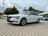 Skoda Superb Combi 2.0 TDI Premium Edition Pano-SD AHK - Skoda Superb: Edition