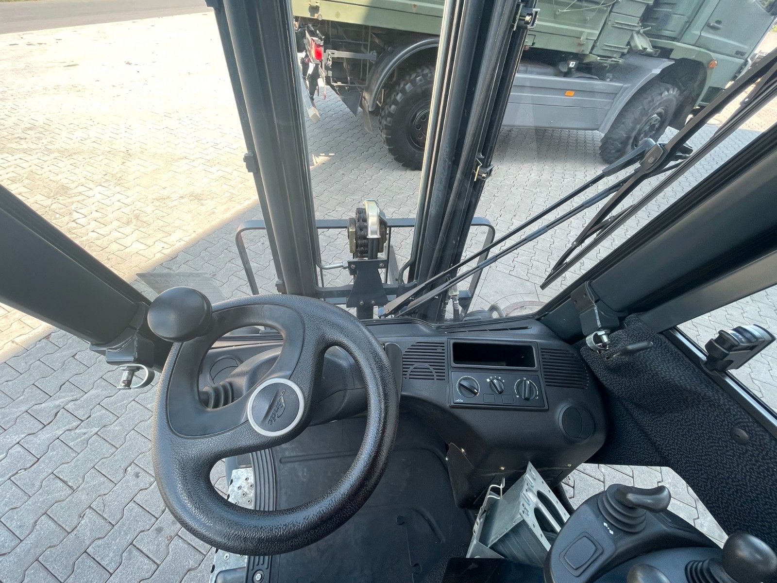 Fahrzeugabbildung Linde H14D-01 / HH 4,6m / 1.453h / Diesel / SS / Waage