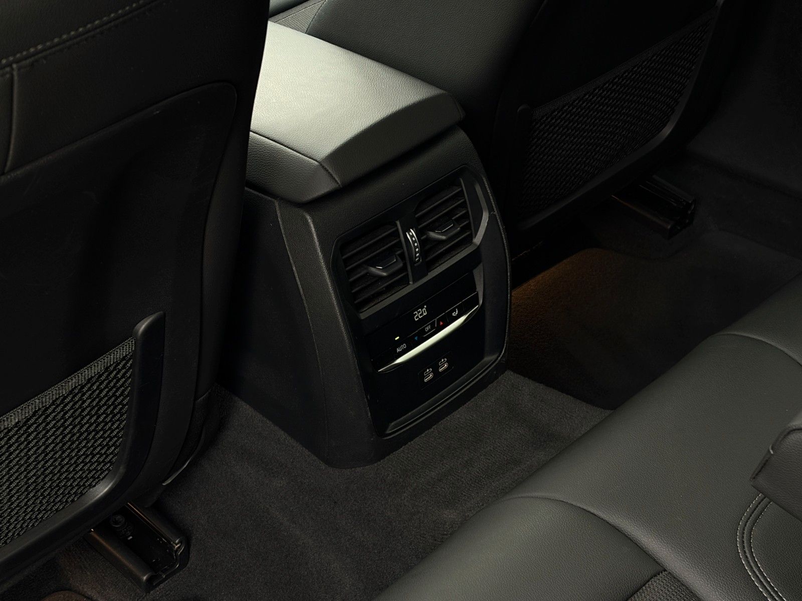 Fahrzeugabbildung BMW 330e Touring Advantage Akustik LcPlus HIFI CAM