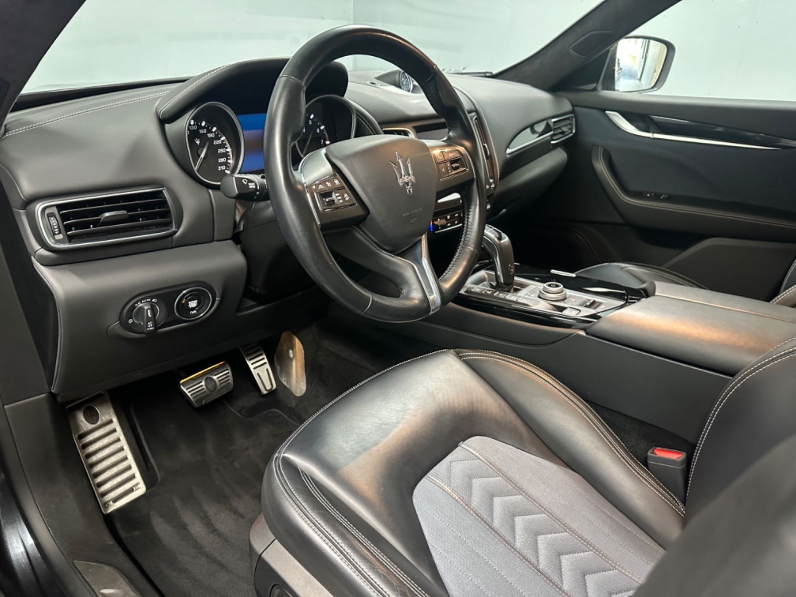 Fahrzeugabbildung Maserati Levante S Q4 GRANLUSSO*AHK*PANO*WINTER*SOFTCLOSE