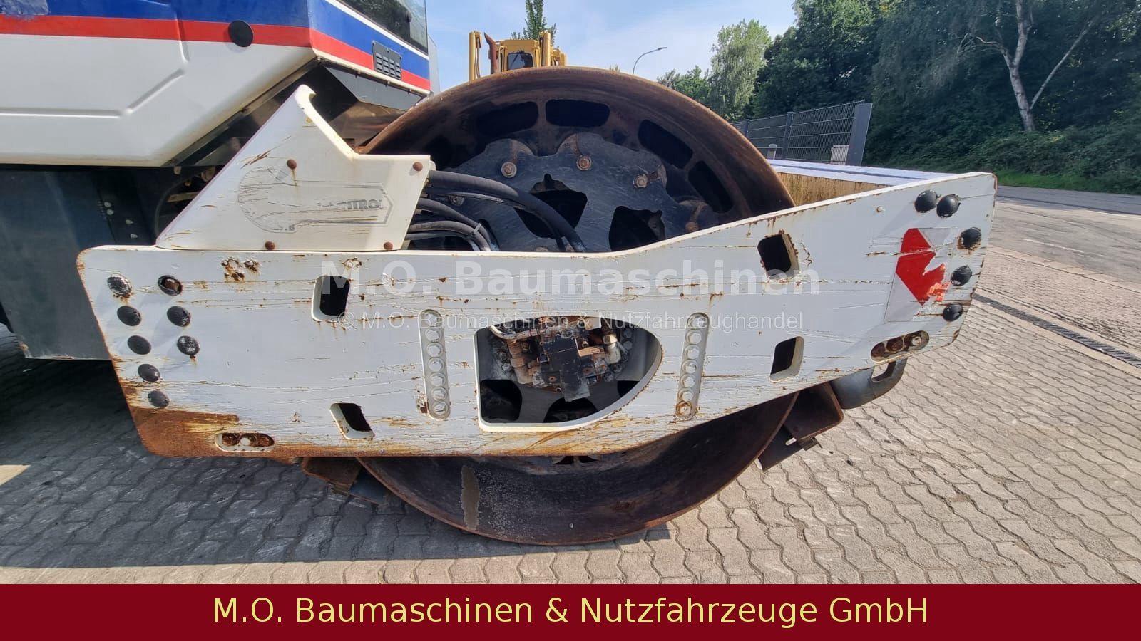 Fahrzeugabbildung BOMAG BW 213 DH-4  / Walzenzug / Klima
